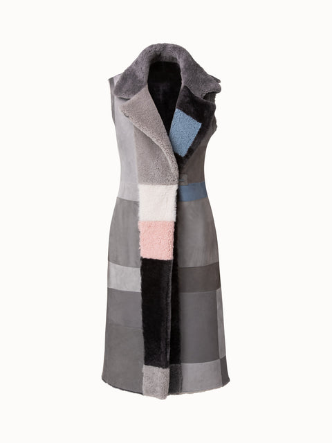 Langes Gilet aus Lamfell in Novemberday Patchwork