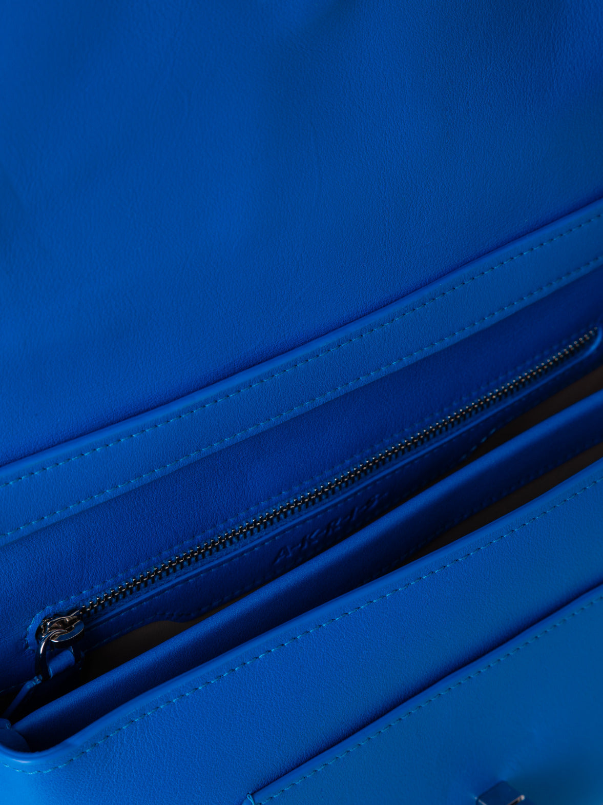Small Anouk Day Bag in Braided Leather Trapezoids - blue