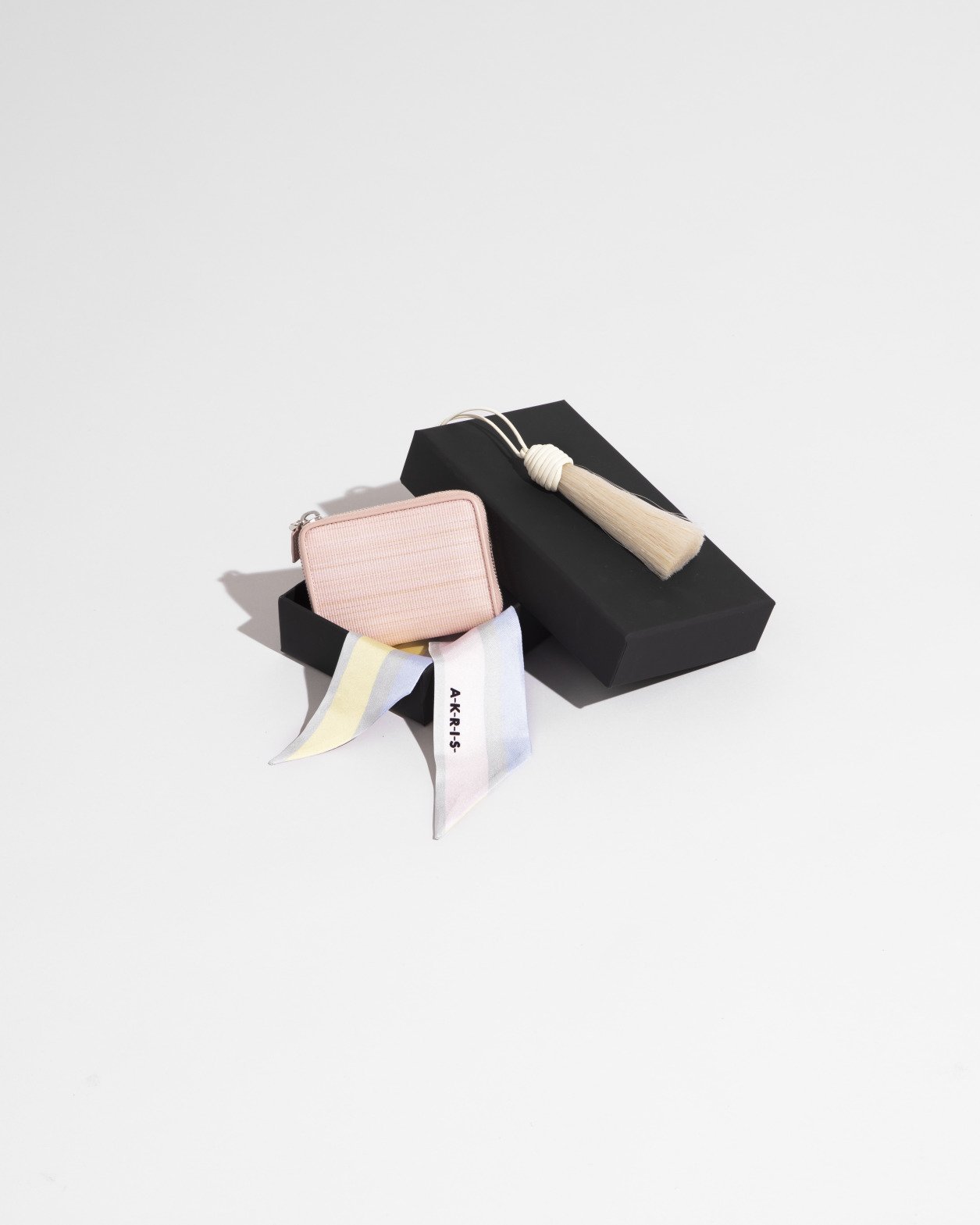 Limited Edition Geschenkset mit mehrfargiem Twill-Schal, Portemonnaie und Halskette