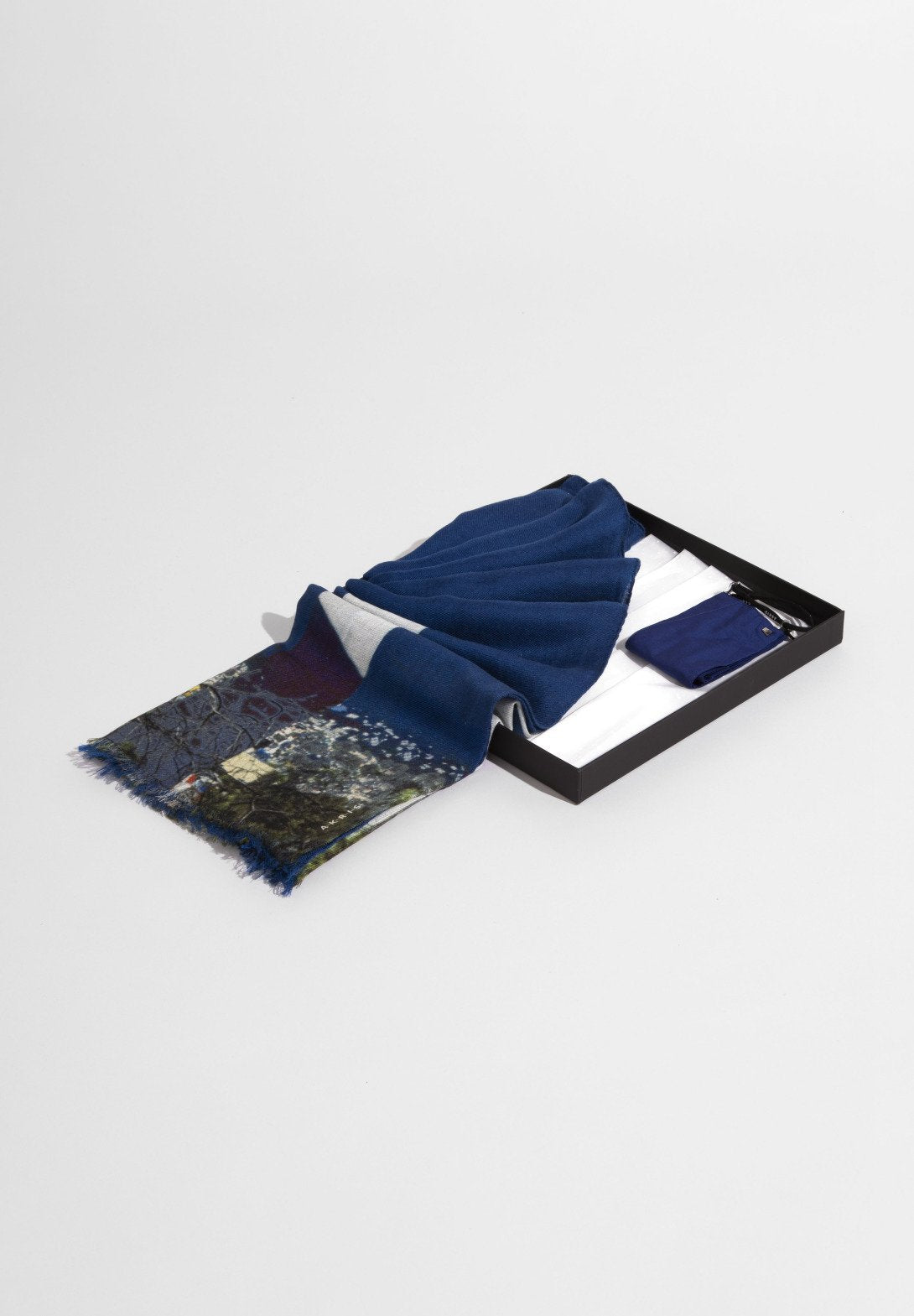 color:royal blue|gallery